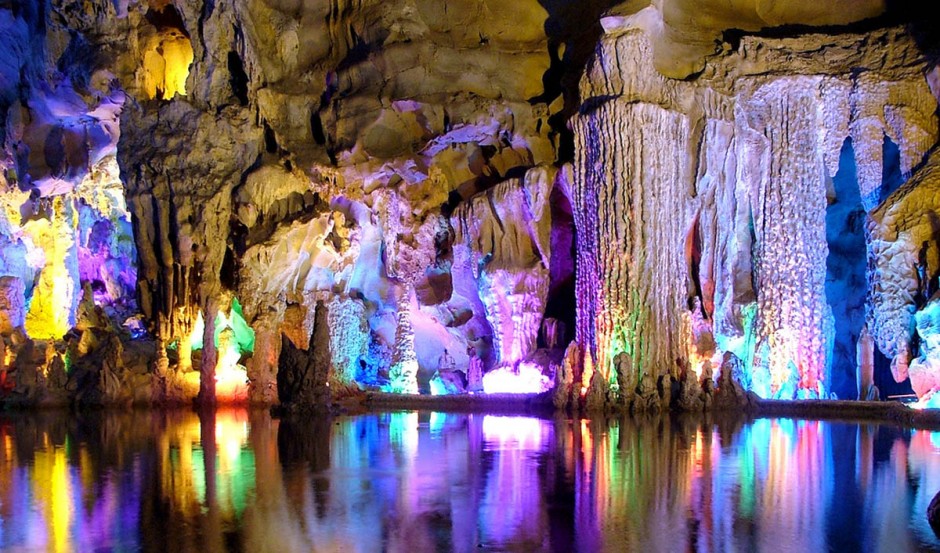 Reed-Flute-Cave-Guilin-Chine