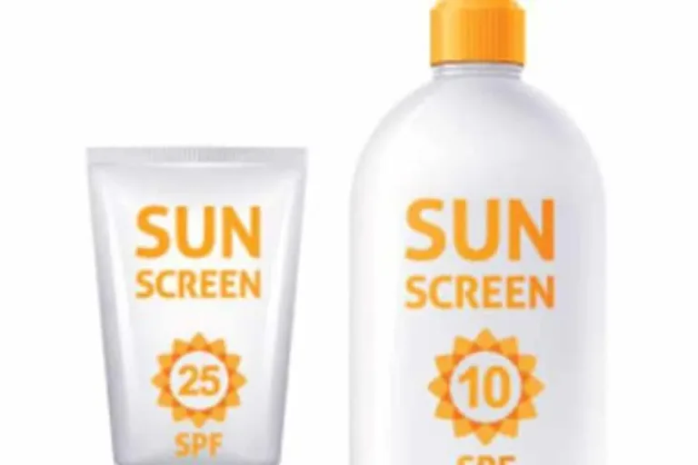 S buz002943 01 applying sunscreen only once in the morning