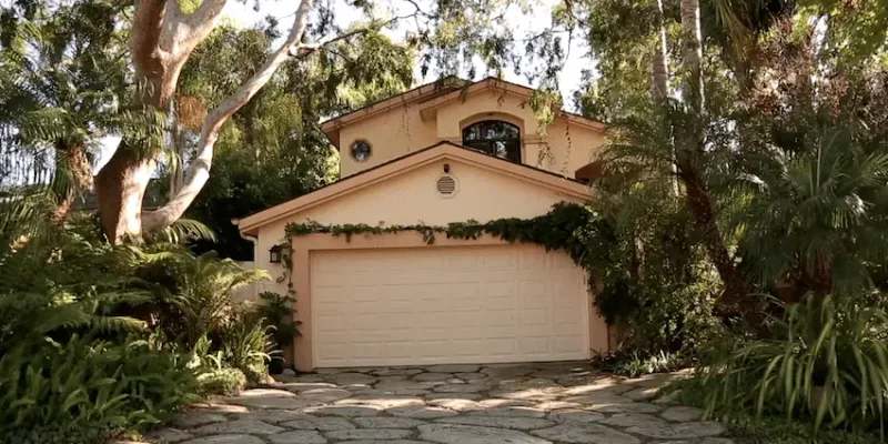 Ce qu’il a réalisé dans cette demeure tout à fait banale est tout simplement incroyable.
