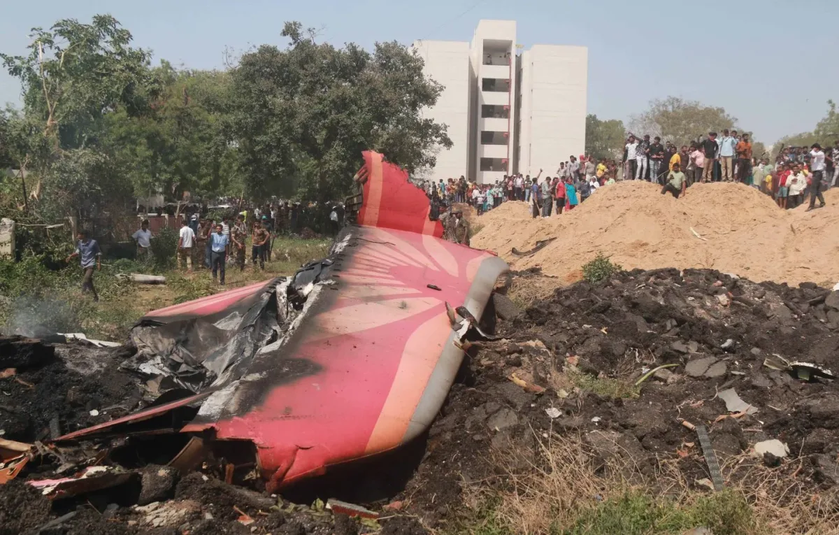 Crash aérien en Inde : 242 passagers à bord, Viswashkumar est le seul miraculé