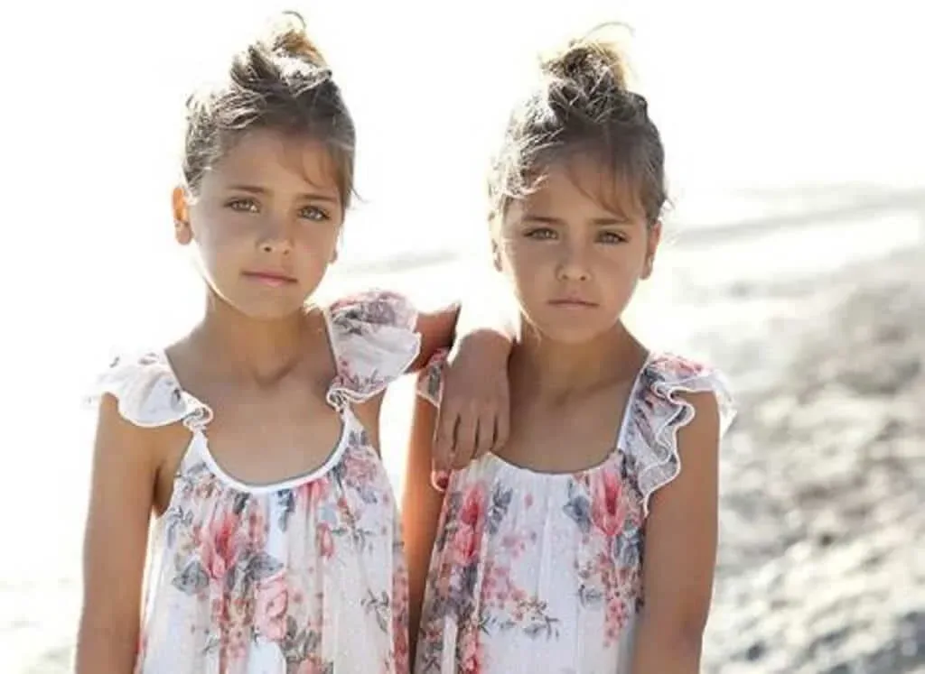 Des soeurs identiques nees en 31