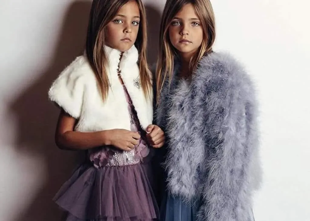 Des soeurs identiques nees en 42