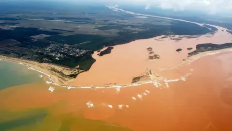 120915-la-pire-catastrophe-humanitaire-et-environnementale-1