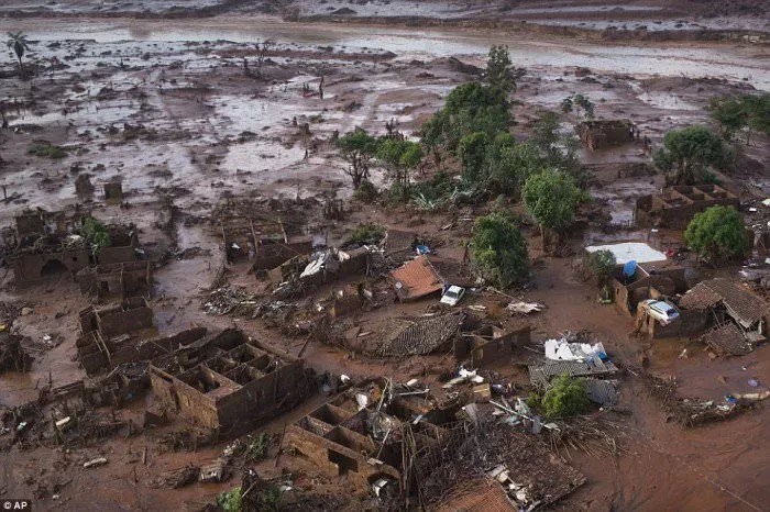 120915-la-pire-catastrophe-humanitaire-et-environnementale-6