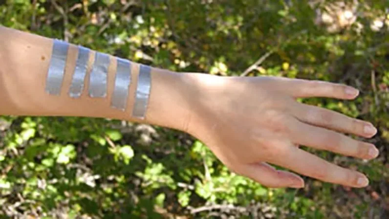 L’astuce avec le ruban adhésif que tout le monde devrait connaître