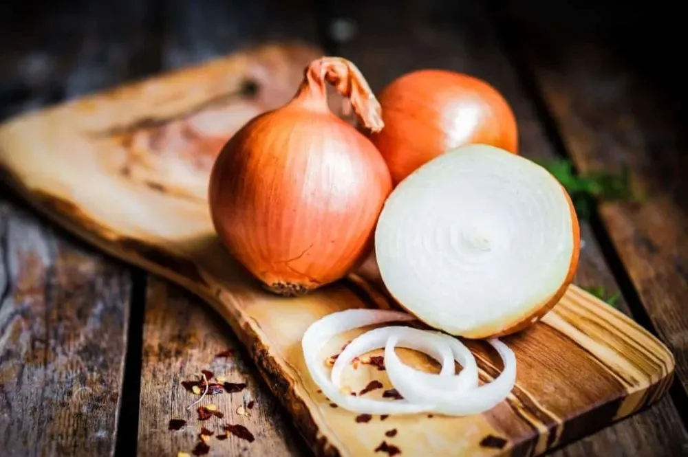 L’astuce facile pour couper les oignons sans pleurer