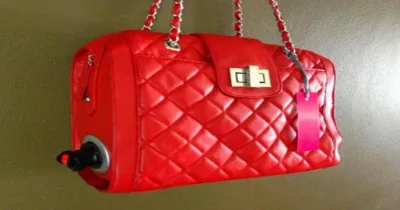 Parfait pour vos soirées arrosées, le sac à main à vin !