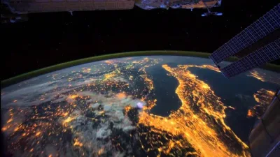 Découvrez ce qui se passe vraiment sur Terre la nuit. Une vidéo PHENOMENALE!