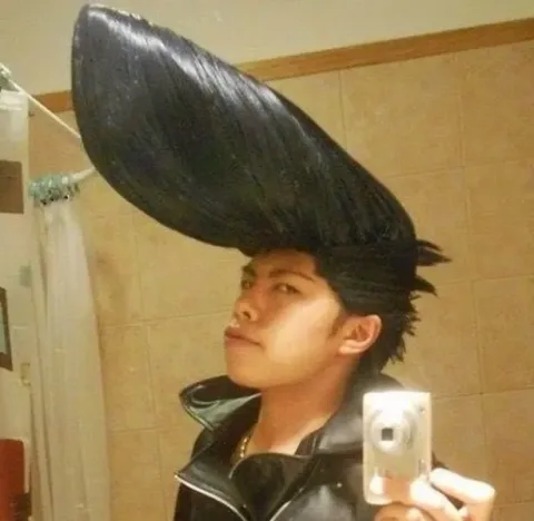 Un pere coupe les cheveux 111