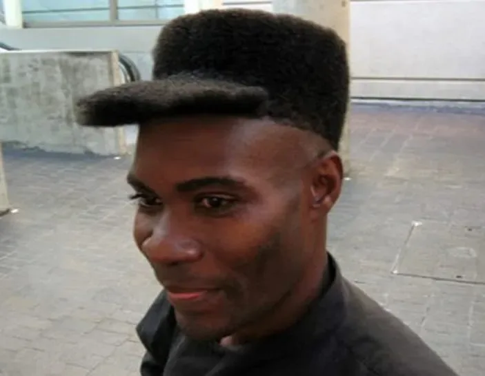 Un pere coupe les cheveux 113