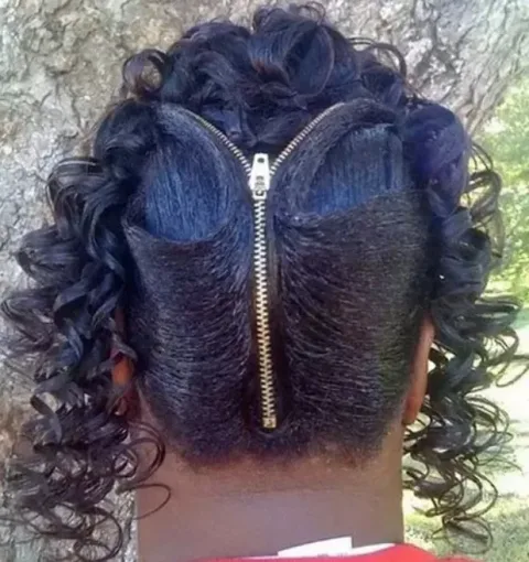 Un pere coupe les cheveux 115