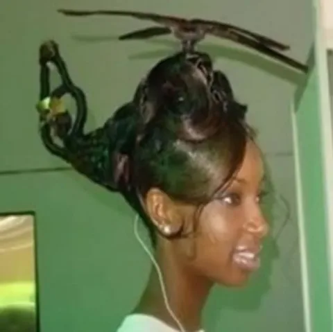 Un pere coupe les cheveux 116