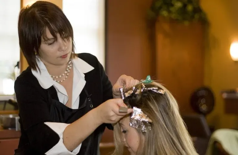 Un pere coupe les cheveux 34
