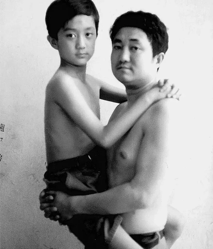 Un pere et son fils ont pris 10