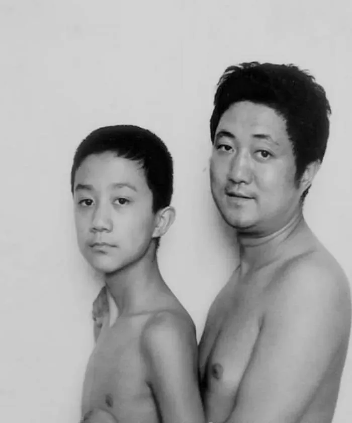 Un pere et son fils ont pris 12