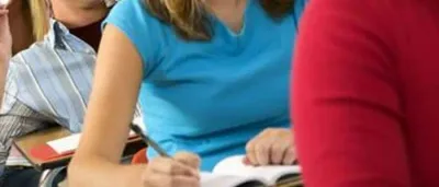 Voici ce que cette Jeune Fille a fait au Garçon qui a tiré sur son Soutien-gorge. La Suite vaut son Pesant d’Or.
