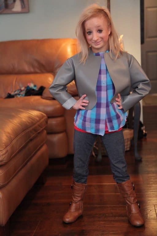 Elle adopte une fillette dont 05