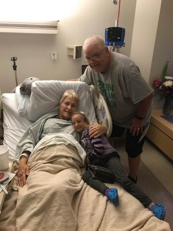 Elle adopte une fillette dont 09